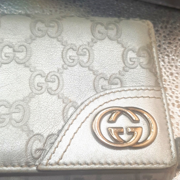 RARE☘️GUCCI GG SILVER METALLIC Leather Wallet.-Snap closer is broken. Very Clean - Picture 10 of 11